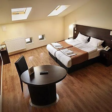 Spatz Aparthotel 3*